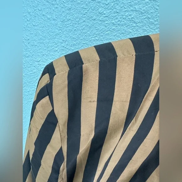 Vintage Saks Fifth Avenue Black & Gold Stripes 100% Silk Blazer size 8. - Picture 4 of 4